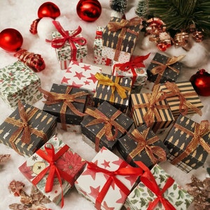 Boîtes de Noël - Ensemble de NEUF boîtes de Noël décorées, boîtes de cadeaux de Noël lumineuses, variation d'impressions de Noël aléatoires, boîtes de bougies