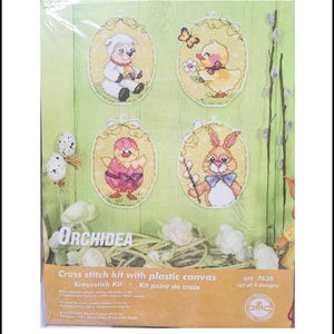 Lamm, Kaninchen und Küken 4 Designs Ostern Kreuzstichpackung. Machen Sie Ihre eigenen Kreuzstichdekorationen.  Orchidee. 4 Designs Art 7630 DMC Faden