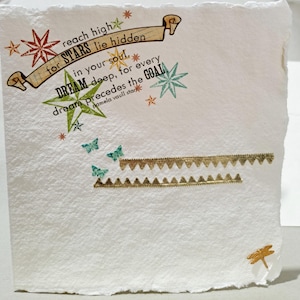 Biglietto fatto a mano. Biglietto originale fatto a mano su straccio di cotone riciclato al 100%. Citazione di Pamela Vaull Starr. Biglietto d'auguri ispiratore con interno vuoto.