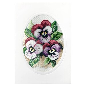 Maak je eigen Trio Of Viooltjes-wenskaart. Borduurpakket met Aida-print. Geef je kaart dat extra persoonlijke tintje.