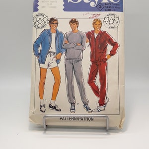 Style 3586 pattern,Men's unlined jacket, pullover top, pants and shorts, vintage, UNCUT  size Med 38-40