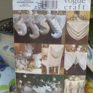 Vogue V7986, Christmas Decor Pattern Stockings, Mantel Piece, Chair covers, Tree Skirt, Table Cloth, Table Runner