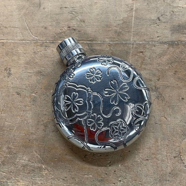 Mini Round  2oz Pewter Flask - Yorkshire Rose design