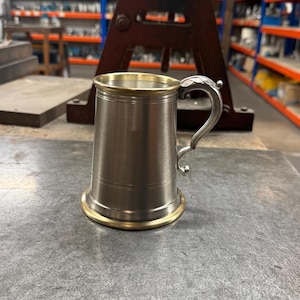 Antique finish  Wortley Brass Trim 1 Pint Wentworth Pewter Tankard