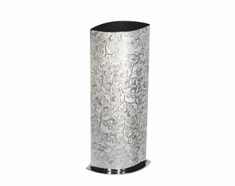 Jarrón de peltre Wentworth: pequeño jarrón con calavera de amor en relieve