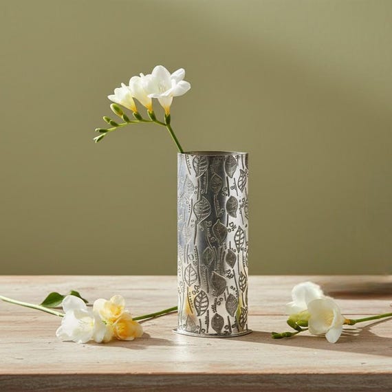 Pewter Leaf Bud Vase - Handgefertigte Kleine Blumenvase, Elegante Vase aus England | Wentwork Zinn