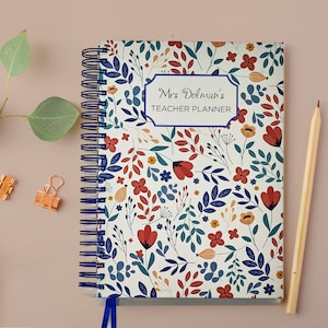 (Blue floral) Wire bound Teacher Planner, available in A4 5, 6, 7, 8, 9 & 10 lessons, A4 5 & 6 dated lesson & A5 5, 6 & 7 lessons. Red & Blue flower design on the cover, personalisation, choice of different coloured wire & ribbon, plastic pocket.