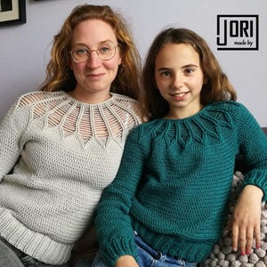 maglione con motivo all'uncinetto