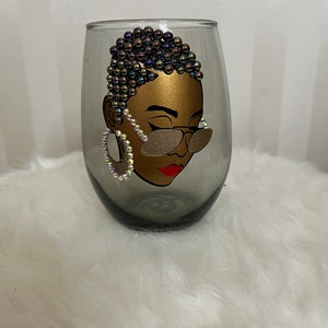 Black girl wine glass; Short hair girl wine glass; black girl magic glass; rhinestone wine glass; bling wine glas