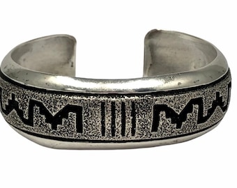 Thomas Singer Vintage cuff Navajo Bracelet,  Bangle Sterling Silver Authentic bracelet, Navajo vintage jewelry, solid sterling silver cuff