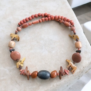 African wood necklace, vintage African animal wood necklace, natural wood necklace, brown wood necklace, chunky vintage necklace, elephant
