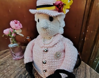 Queen Teapot Cosy / Knitted teapot cosy / Queen knitted teapot cozy / Knitted queen