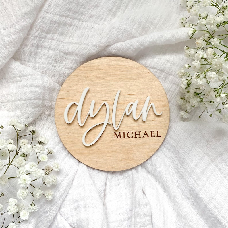 Baby Name Announcement Sign Wooden Circle Birth Announcement Sign Newborn Photo Name Sign Hospital Baby Stats Sign Bild 1