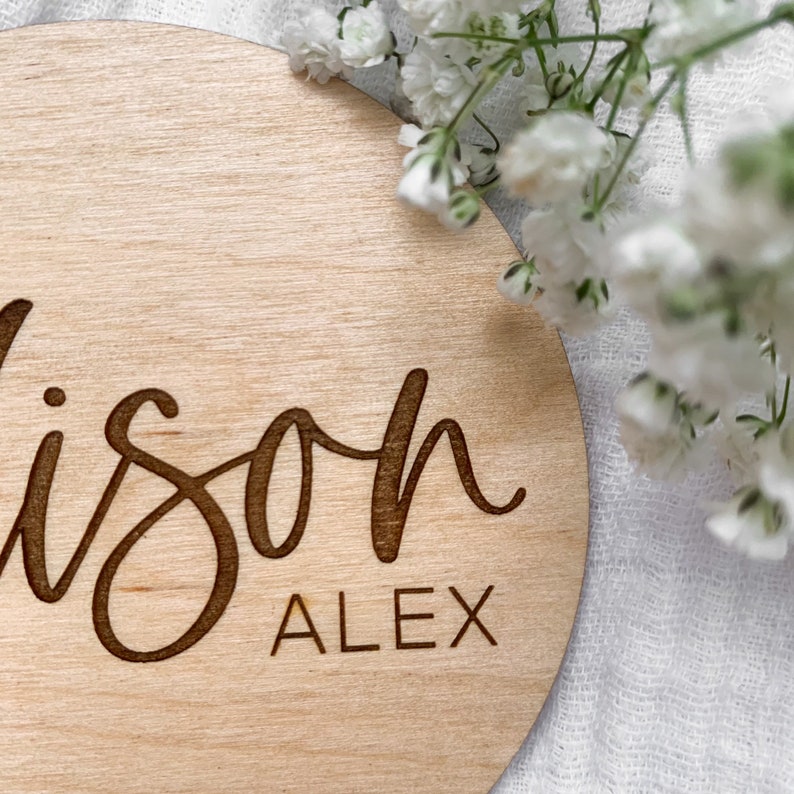 Baby Name Announcement Sign Wooden Circle Birth Announcement Sign Newborn Photo Name Sign Hospital Baby Stats Sign Bild 8