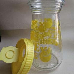 Vtg Glass Lemon Juice Carafe Jar Bottle Pitcher 32 Oz Plastic Lid w/Pour Spout