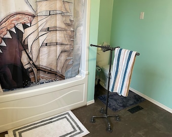 Free standing pipe towel rack