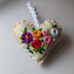 Embroidered Heart Valentine&#39;s Day ornament Beautiful floral ornament Felt Embroidered  Ornament,  Valentine&#39;s Day gift