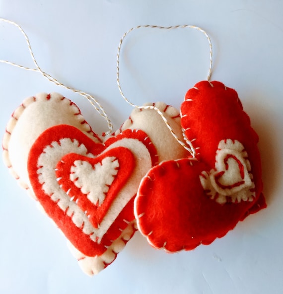 Caja con Corazón en Fieltro para Pañuelos y Complementos