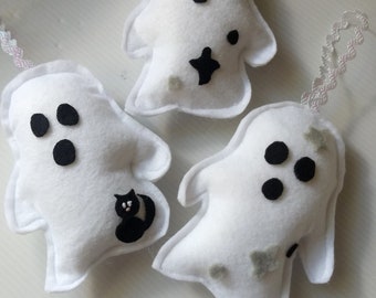 Halloween ghost Ornaments , Felt Ghost,Tiered Tray Decor,   Halloween bowl filler