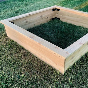 Cedar Garden Box | Handcrafted from Cedar Wood | Free Shipping