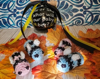 Bee Gender Reveal with Crochet Bee inside (Free Gift Box)/ He or She Open To See Ornament/ Gender Reveal Pop Apart / He or She gender Reveal