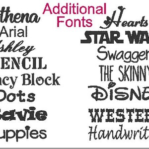 以下が含まれることがあります： ピンク色の「Additional Fonts」というテキストと、Athena、Arial、Ashley、STENCIL、Fancy Block、Dots、Ravie、Puppies、Hearts、STAR WARS、Swagger、THE SKINNY、DISNEY、WESTERN、Handwritingとラベル付けされた黒いテキストサンプルを含むフォントオプションのデジタル表示。
