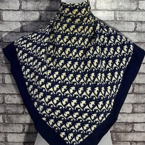 送料無料 本物のシルクスカーフ（29インチ×30インチ）C11463