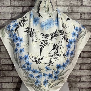 Darmowa dostawa Oryginalny szalik jedwabny Salvatore Ferragamo (33”x34”) C8052