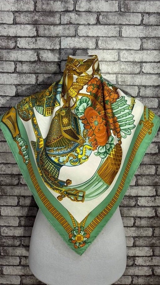 Free DHL Express Authentic Hermes “Armets en Panache” silk scarf (34”x35”) H9330