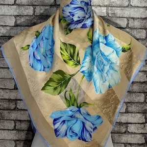 Free shipping Authentic Nina Ricci silk scarf (33”x34”) C8938