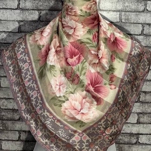 Free shipping Authentic Nina Ricci silk scarf (33”x34”) C9711