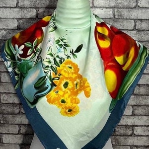 Livraison gratuite Foulard en soie Authentique Parfum (33 x 34 po.) C8843