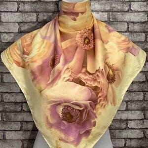 Livraison gratuite Authentique foulard en soie Salvatore Ferragamo (33"x34")F7769