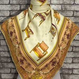 Livraison gratuite Foulard en soie Gucci authentique (33 "x 34") C8014