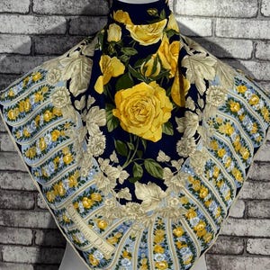 Gratis verzending Authentieke zijden sjaal (33"x34") C1