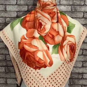 Livraison gratuite Foulard en soie authentique Nina Ricci (33 "x 34") N7600