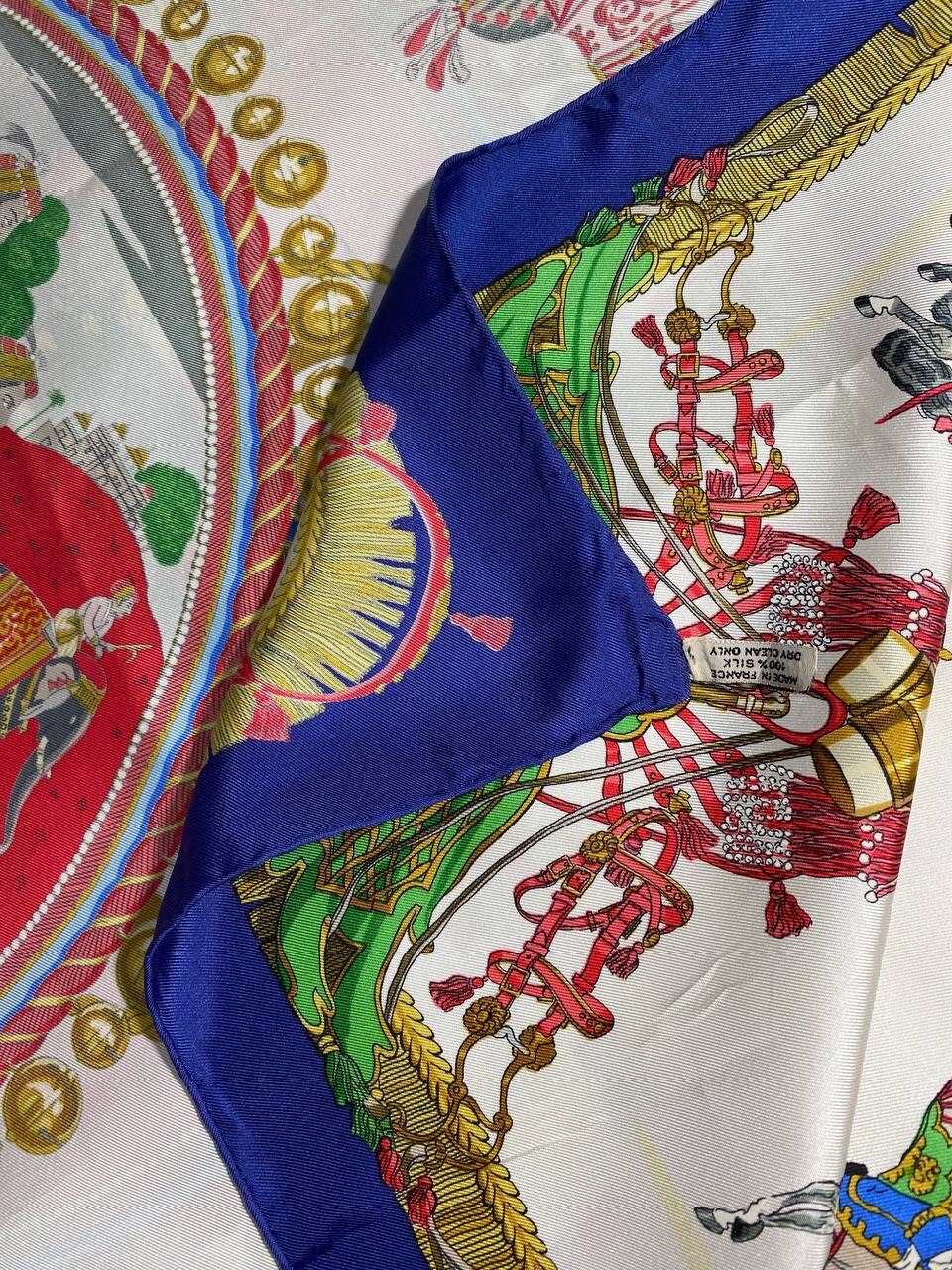 HERMES SCARF　100%SILK　MADE IN FRANC HERMES 100% silk scarf made France EXCELLENT Condition
