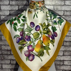 Gratis verzending Authentieke zijden sjaal (33"x34") C1