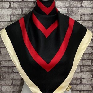 Livraison gratuite Authentique foulard en soie Roberta di Camerino (33 "x 34") R6948