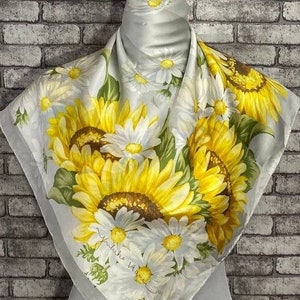 Free shipping Authentic Yuhiko silk scarf (33”x34”) C8390