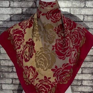 Free shipping Authentic Nina Ricci silk scarf (33”x34”) C10980