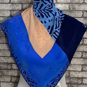 Livraison gratuite Authentique foulard en soie Christian Dior (28 "x 29") C7476