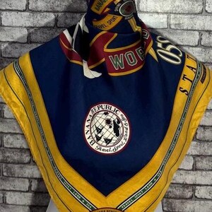 Free shipping Authentic Banana Republic  silk scarf (33”x34”) C11158