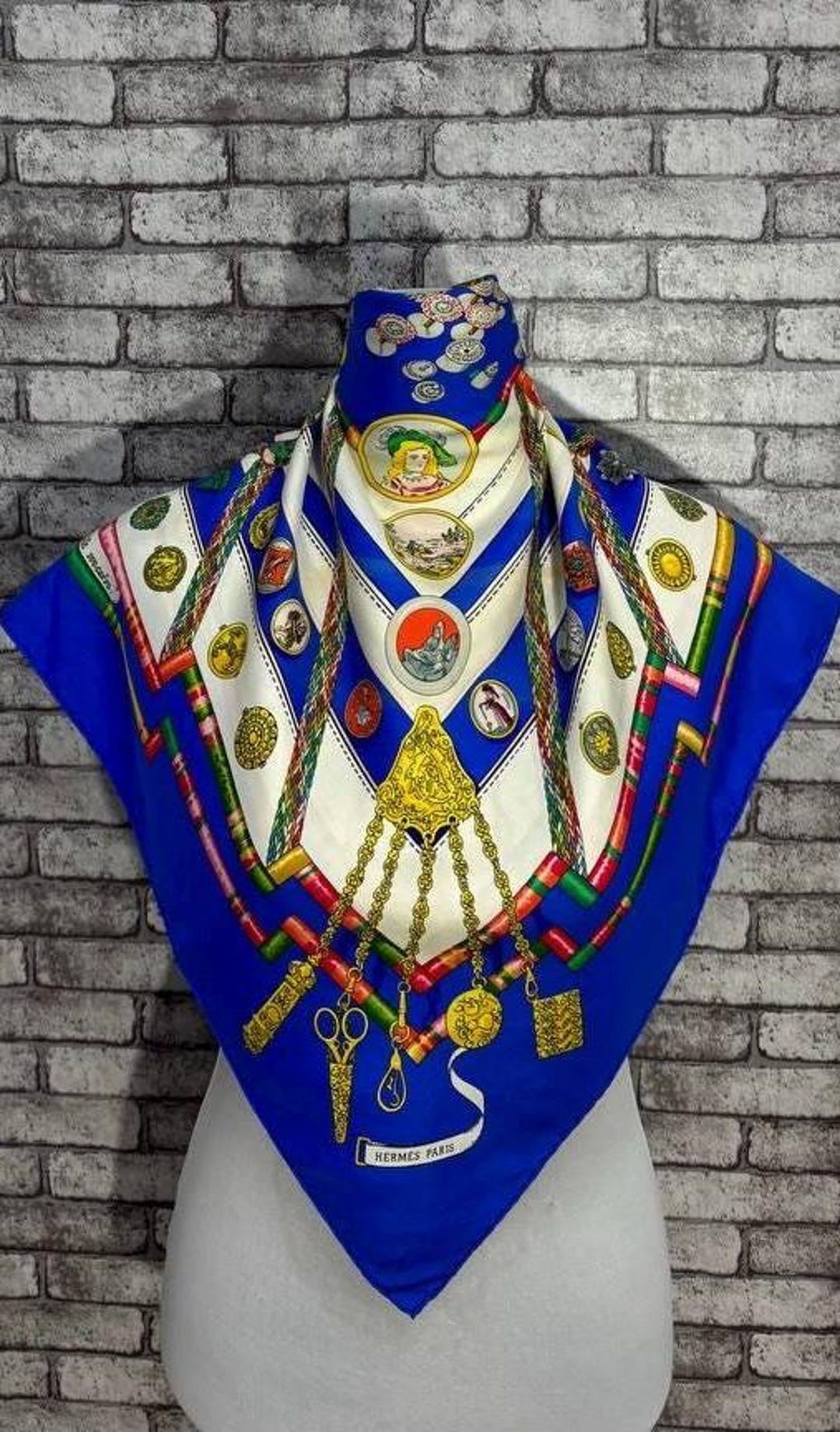 Free Shipping Authentic Hermes petite Main Silk Scarf 34x35 H10283