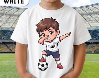 USAサッカーTシャツ：ちびキャラ選手グラフィックプリントTシャツ、愛国的なファンアパレル