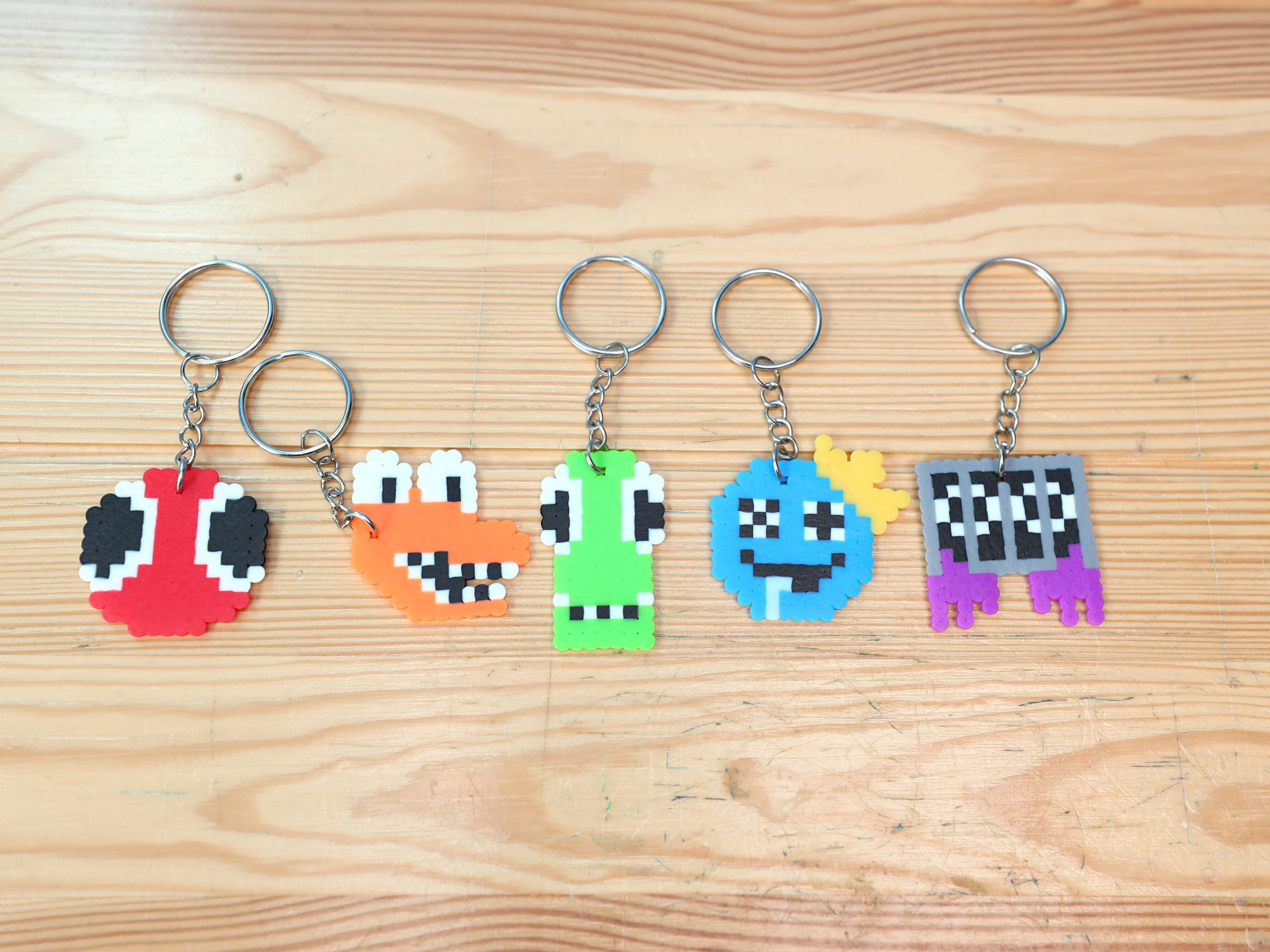 RAINBOW FRIENDS Orange KEYCHAIN