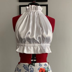 Crop top backless with ruffle made of silky satin White