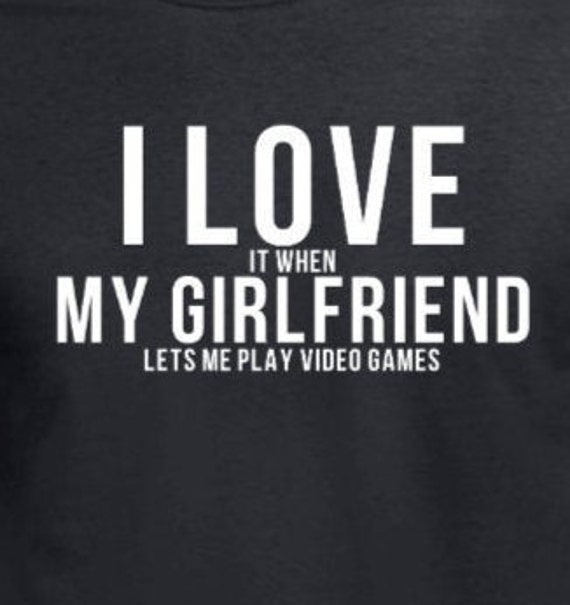  I Love It When My Girlfriend Lets Me Play Video Games Funny  Pullover Hoodie : Clothing, Shoes & Jewelry