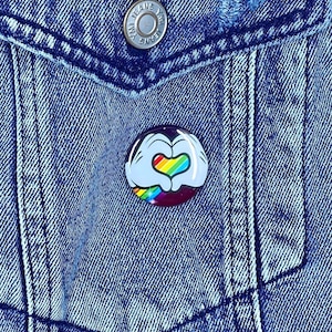 Disney Pride Mickey Heart Pin, Magic Kingdom Pin, Disney World Pin, Disney Gay, Pride, Pins, Pressed Button, Pin Back Button, Button