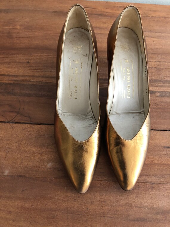 1960’s flashy bronze-gold Bruno Magli shoes pumps
